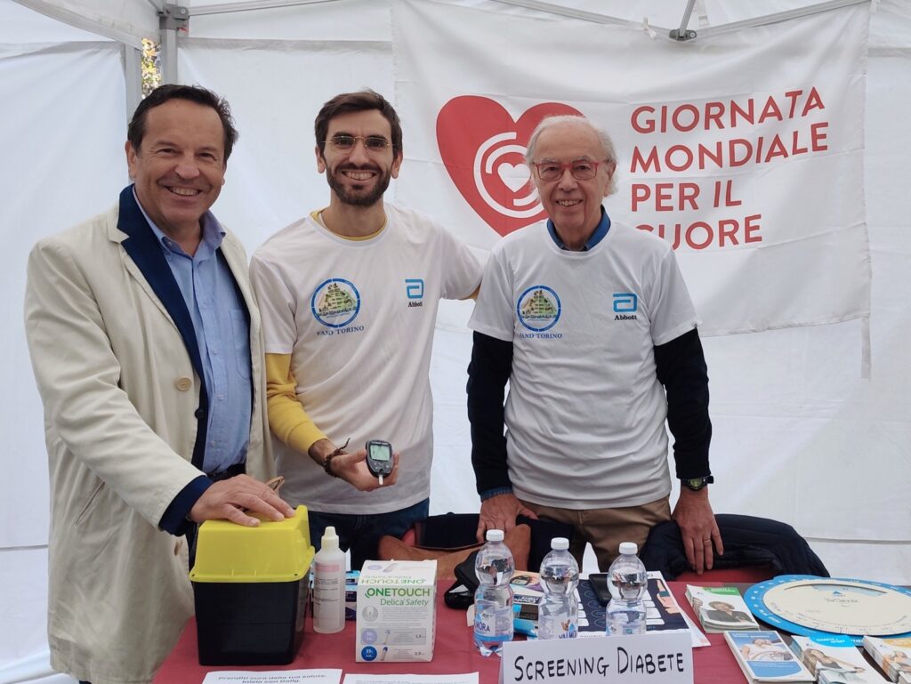 Banchetto di screening al Parco Ruffini con il founder di Dally Therapeutics, il presidente di FAND Torino e l’assessore alla Sanità della Circoscrizione durante la Giornata Mondiale del Cuore