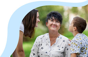donna con figli nel tempo libero